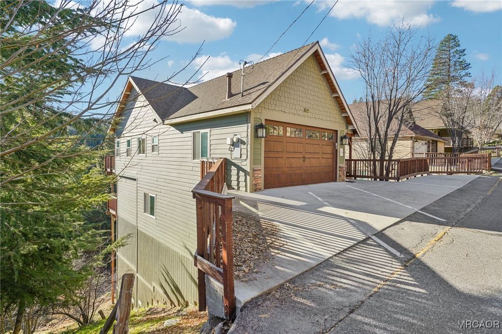 Photo of 26845 Modoc Lane, Lake Arrowhead, CA 92352 (MLS # 32600206)