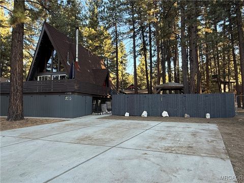 Photo of 41959 Brownie Lane, Big Bear Lake, CA 92315 (MLS # 32405679)