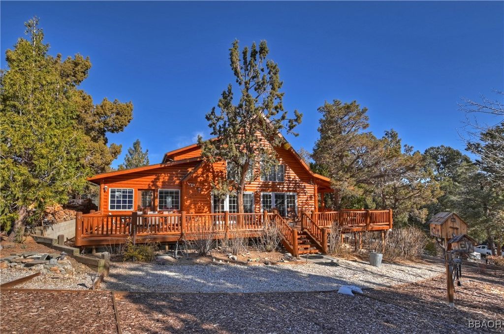 Photo of 170 Santa Barbara Avenue, Sugarloaf, CA 92386 (MLS # 32500457)