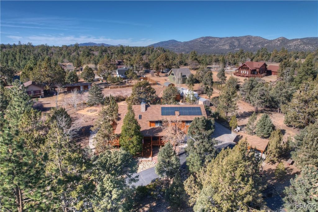 Photo of 170 Santa Barbara Avenue, Sugarloaf, CA 92386 (MLS # 32500457)