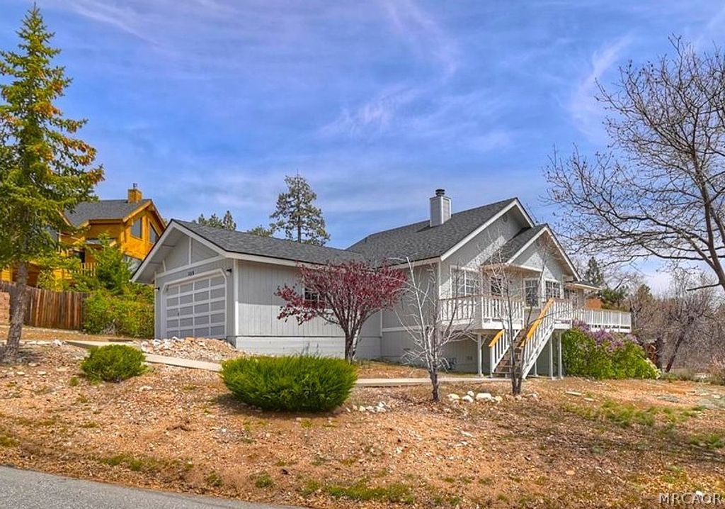 Photo of 1019 Fawnskin Drive, Fawnskin, CA 92333 (MLS # 32600785)