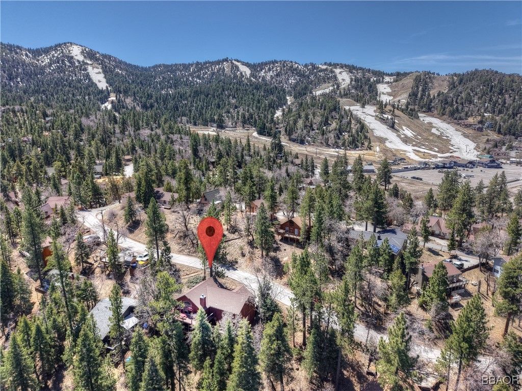 Photo of 43336 Shasta Road, Big Bear Lake, CA 92315 (MLS # 32500986)