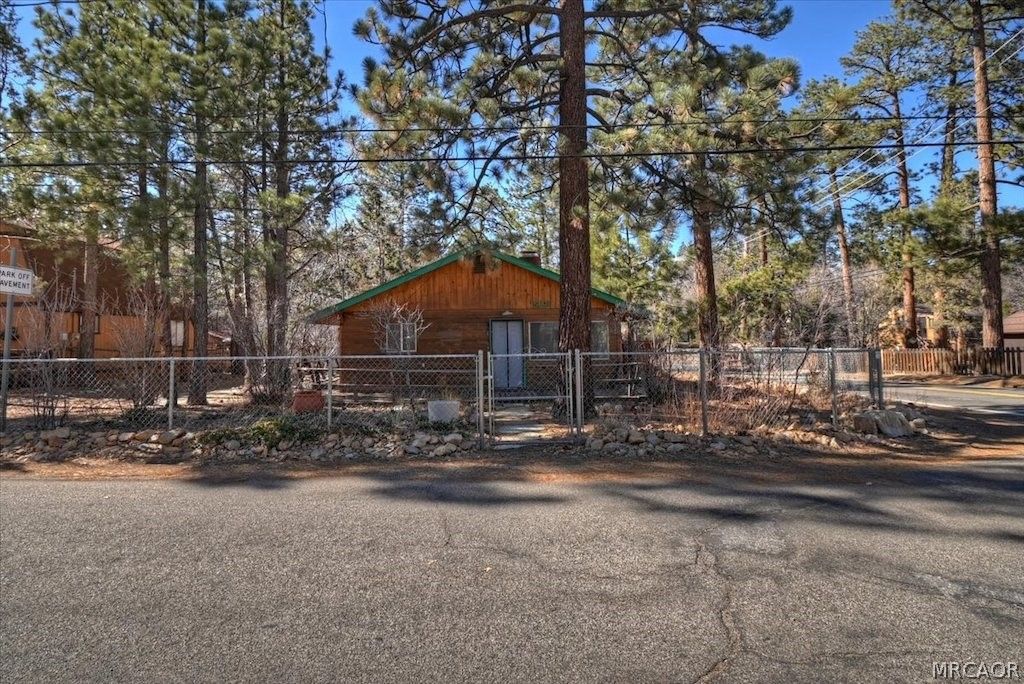 Photo of 510 Sunset Lane, Sugarloaf, CA 92386 (MLS # 32600229)