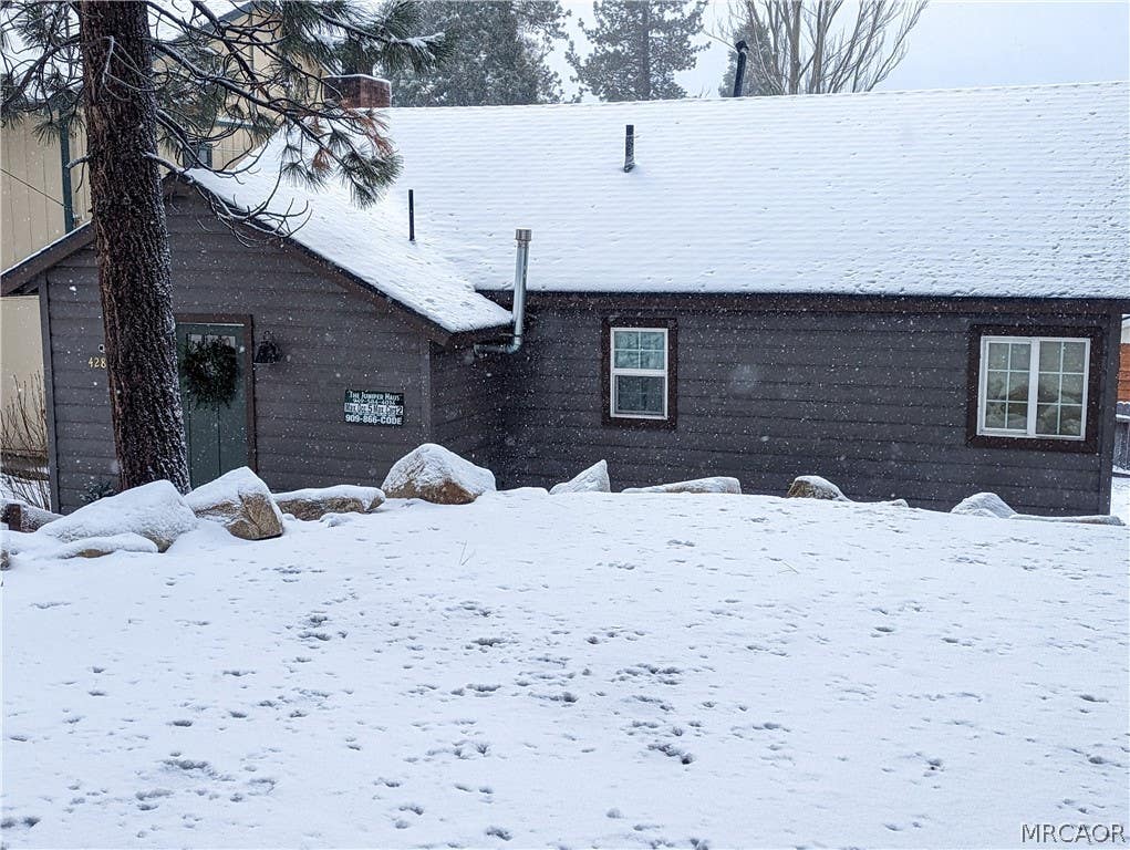 Photo of 42897 Encino Road, Big Bear Lake, CA 92315 (MLS # 32601684)