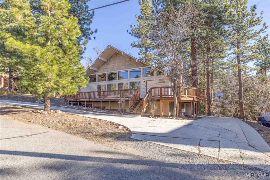 Photo of 43555 Colusa Dr, Big Bear Lake, CA 92315 (MLS # 32502791)