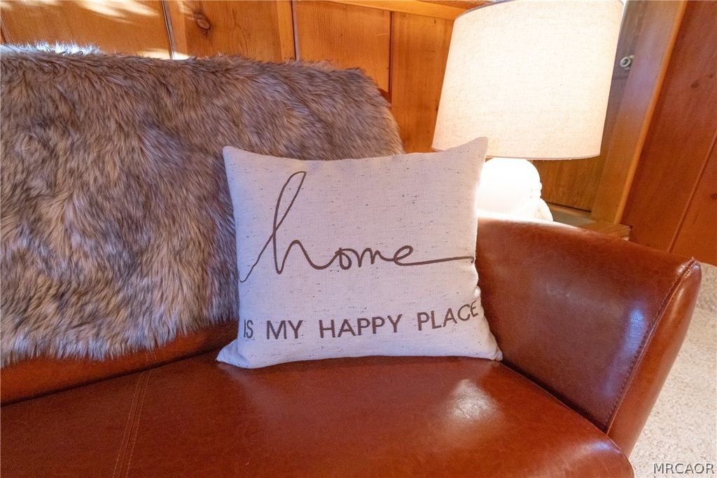 Photo of 43131 Grizzly Road, Big Bear Lake, CA 92315 (MLS # 32600638)