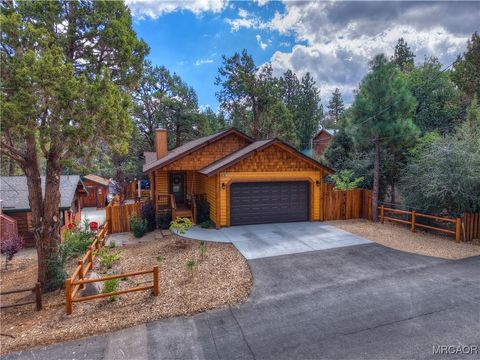 Photo of 365 Santa Barbara Avenue, Sugarloaf, CA 92386 (MLS # 32502208)