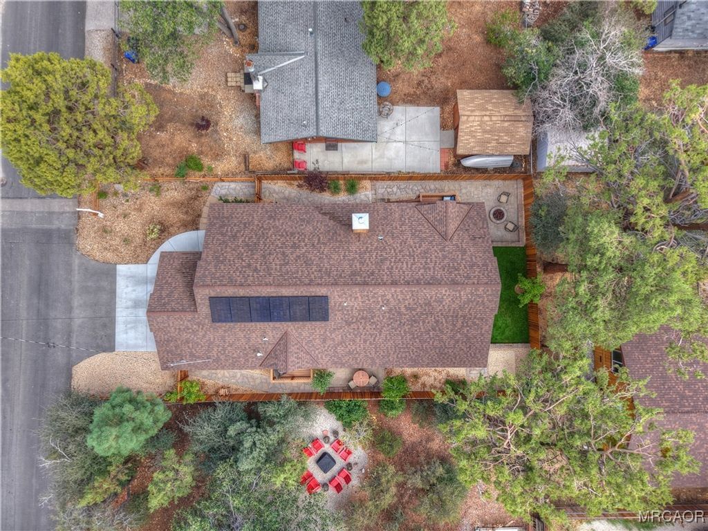 Photo of 365 Santa Barbara Avenue, Sugarloaf, CA 92386 (MLS # 32502208)