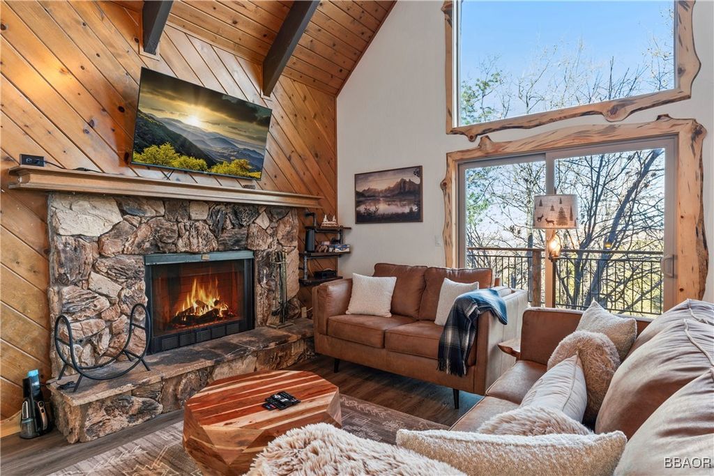 Photo of 1452 Golden Rule Lane, Lake Arrowhead, CA 92352 (MLS # 32502074)