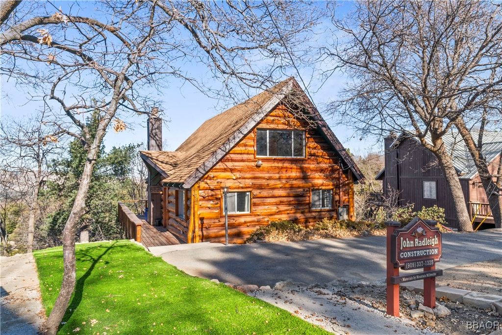 Photo of 1452 Golden Rule Lane, Lake Arrowhead, CA 92352 (MLS # 32502074)
