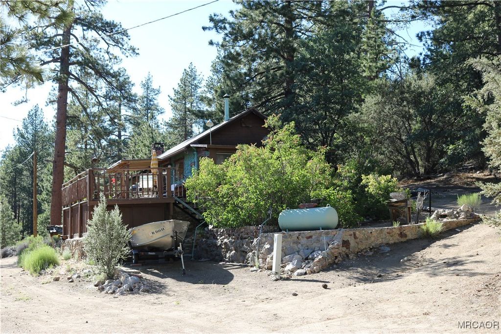 Photo of 14 Lakeview Tract, Fawnskin, CA 92333 (MLS # 32502225)