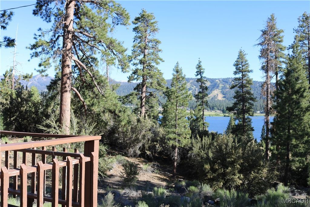 Photo of 14 Lakeview Tract, Fawnskin, CA 92333 (MLS # 32502225)