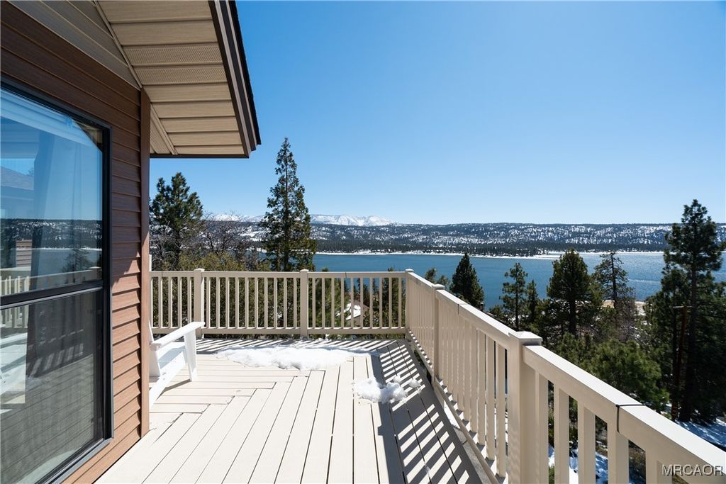 Photo of 955 Deer Trail Lane, Fawnskin, CA 92333 (MLS # 32600106)