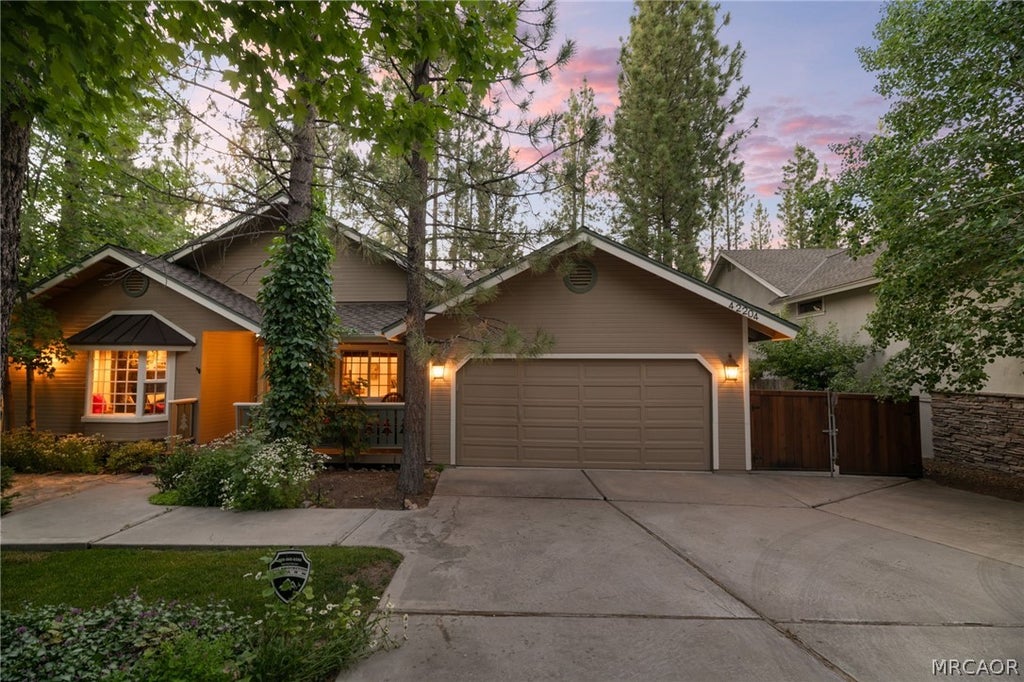 Photo of 42204 Heavenly Valley Road, Big Bear Lake, CA 92315 (MLS # 32602095)