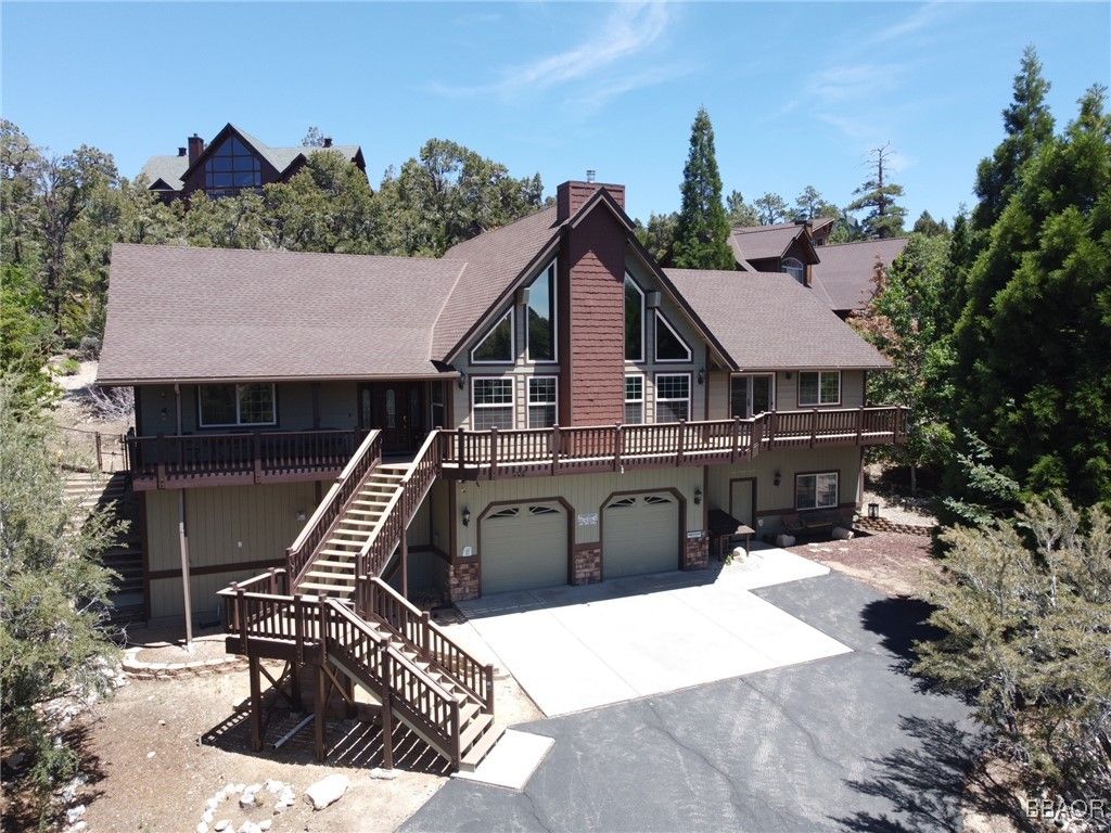 Photo of 305 Starlight Circle, Big Bear Lake, CA 92315 (MLS # 32501344)