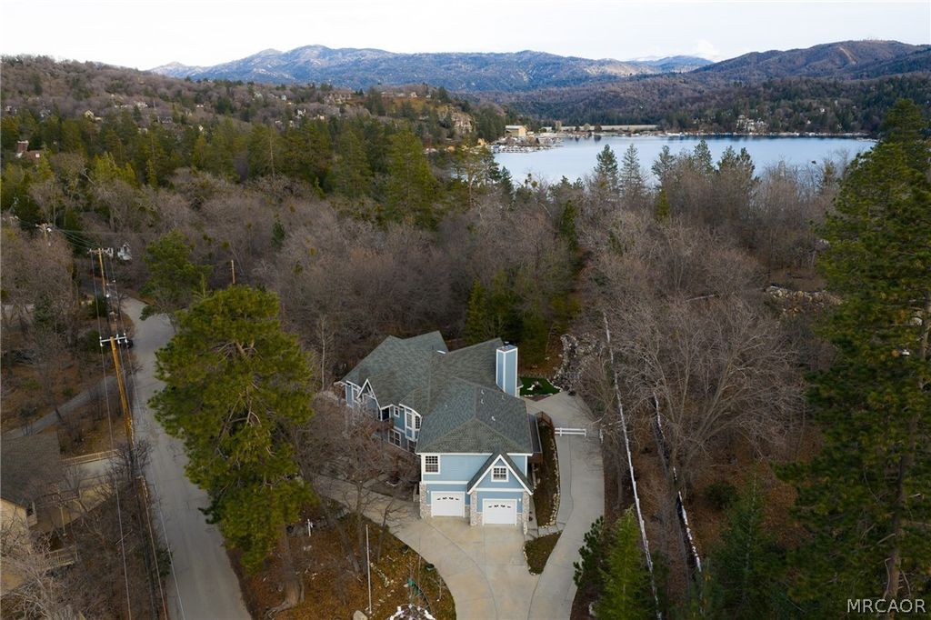 Photo of 28537 North Shore Road, Lake Arrowhead, CA 92352 (MLS # 32600334)