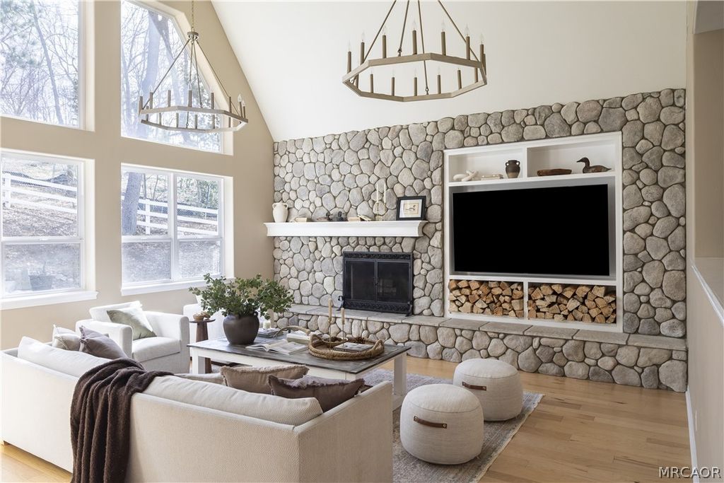 Photo of 28537 North Shore Road, Lake Arrowhead, CA 92352 (MLS # 32600334)