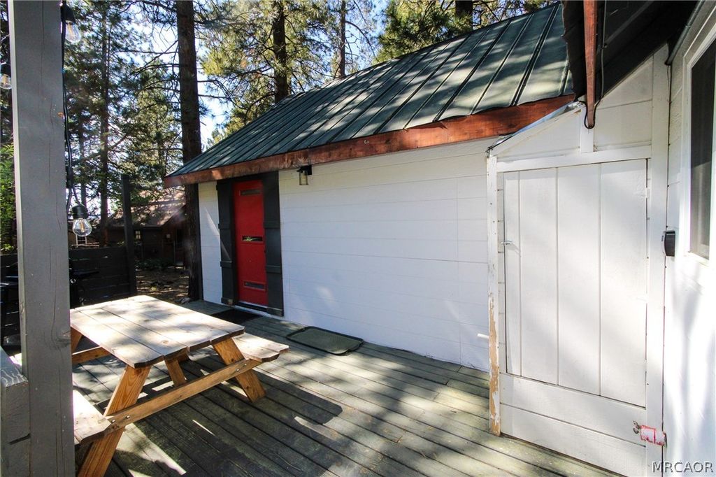 Photo of 374 Knight Avenue, Big Bear Lake, CA 92315 (MLS # 32600816)