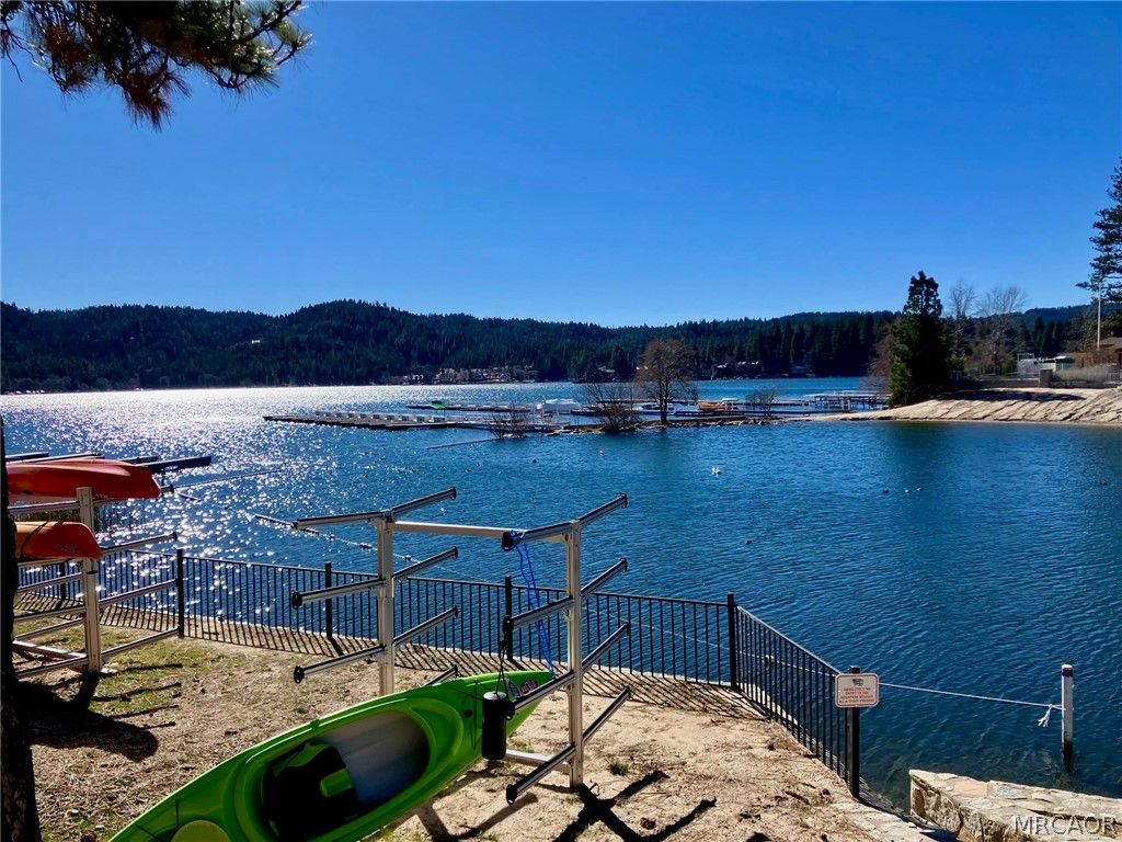 Photo of 27994 W Shore Road, Lake Arrowhead, CA 92352 (MLS # 32600472)