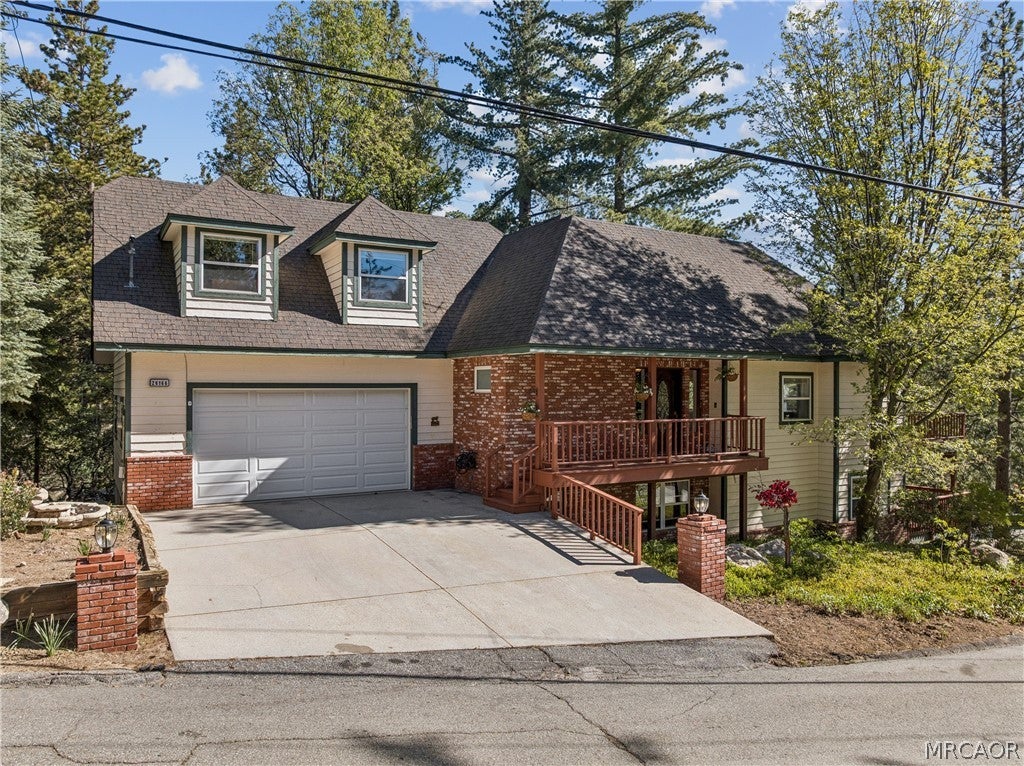 Photo of 26166 Circle Drive, Lake Arrowhead, CA 92352 (MLS # 32600931)