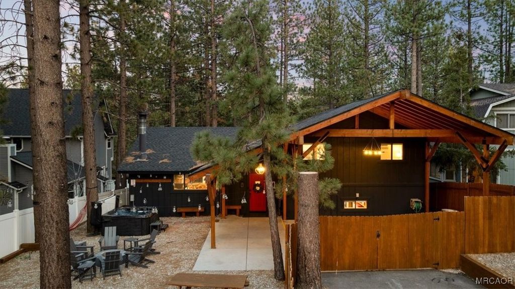 Photo of 1118 Elmwood Place, Big Bear City, CA 92314 (MLS # 32600157)