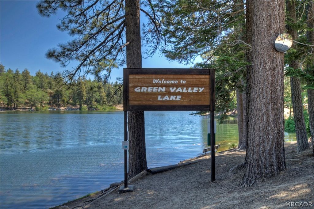 Photo of 33010 Juniper Lane, Green Valley Lake, CA 92341 (MLS # 32600979)