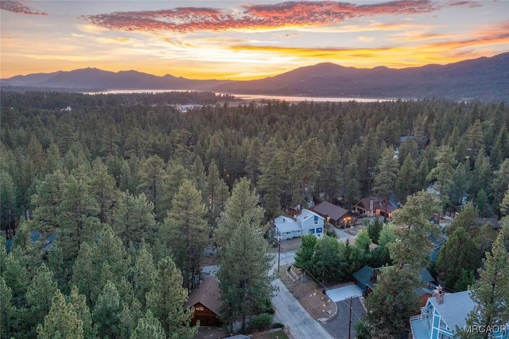 Photo of 42535 Avalon Road, Big Bear Lake, CA 92315 (MLS # 32502496)