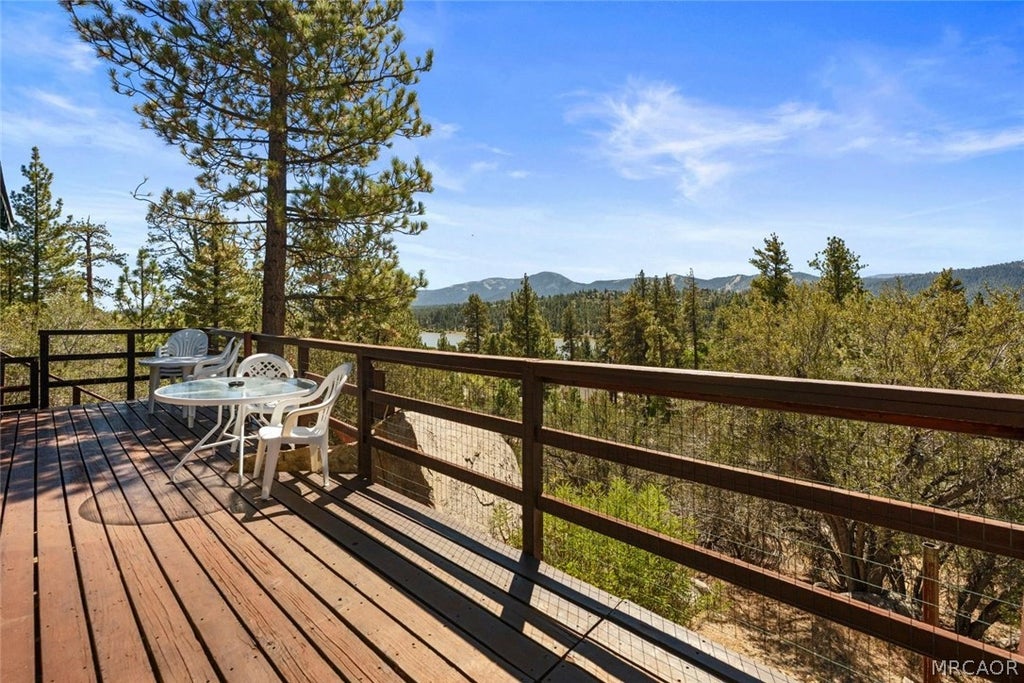 Photo of 82 Lakeview Tract, Fawnskin, CA 92333 (MLS # 32602119)
