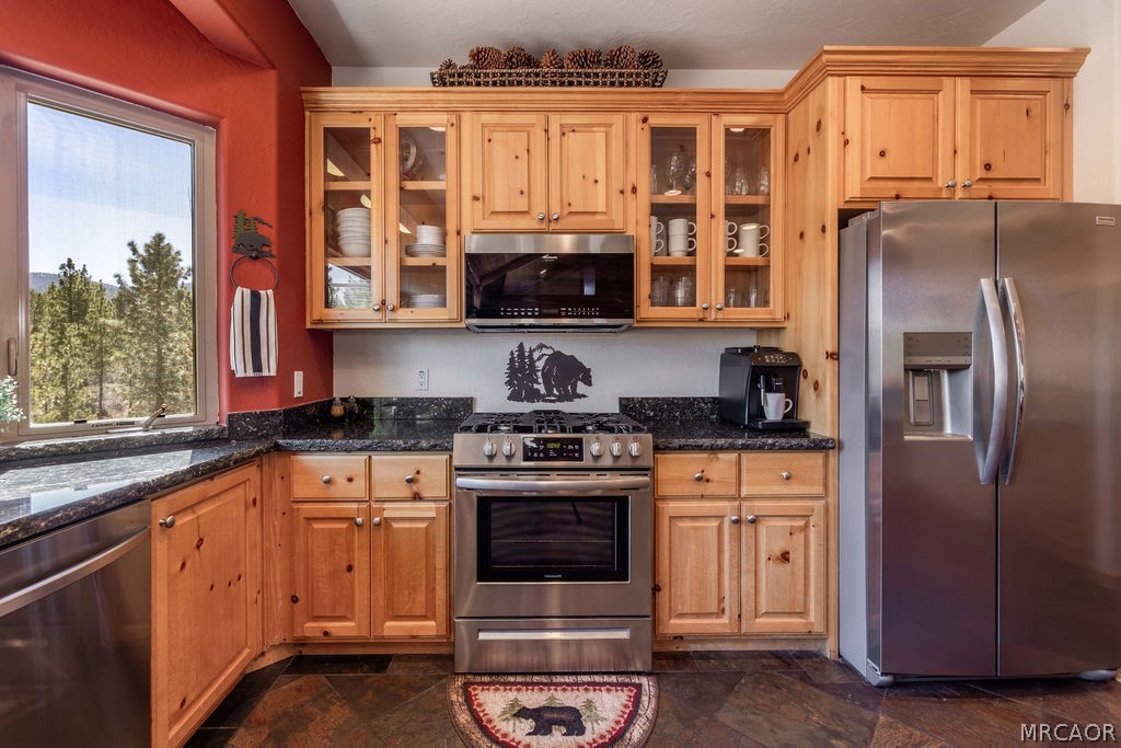 Big Bear City, California, 92314, United States, 5 Bedrooms Bedrooms, ,5 BathroomsBathrooms,Residential,Active,2028773