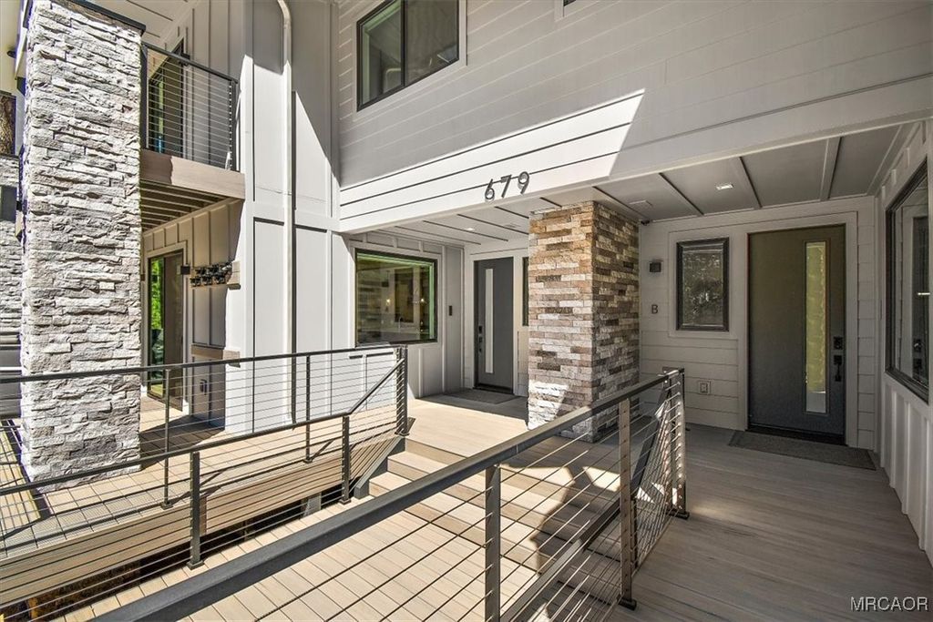 Photo of 679 Summit Boulevard, Big Bear Lake, CA 92315 (MLS # 32502787)