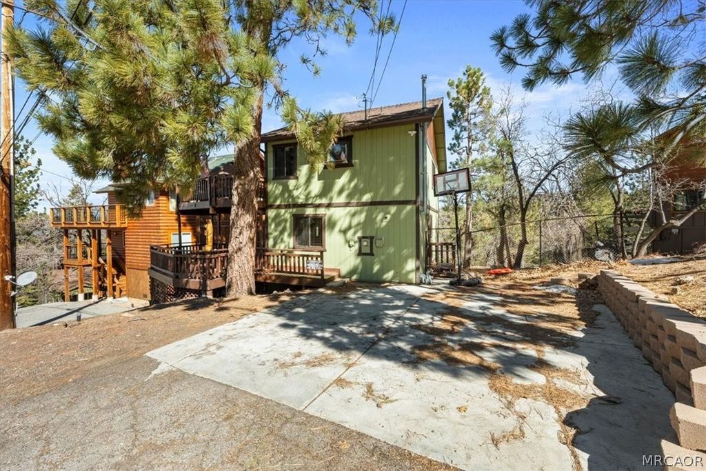 Photo of 43580 Ridgecrest Drive, Big Bear Lake, CA 92314 (MLS # 32600409)