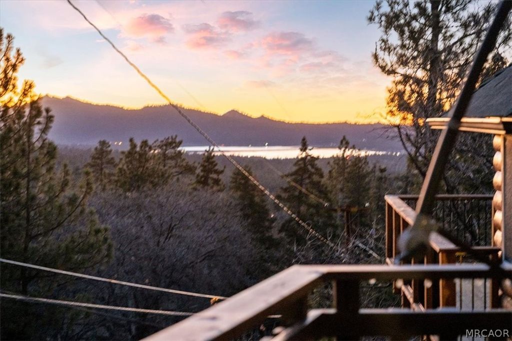 Photo of 43580 Ridgecrest Drive, Big Bear Lake, CA 92314 (MLS # 32600409)