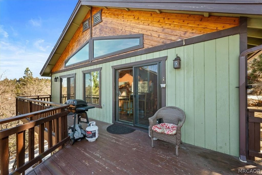 Photo of 43580 Ridgecrest Drive, Big Bear Lake, CA 92314 (MLS # 32600409)