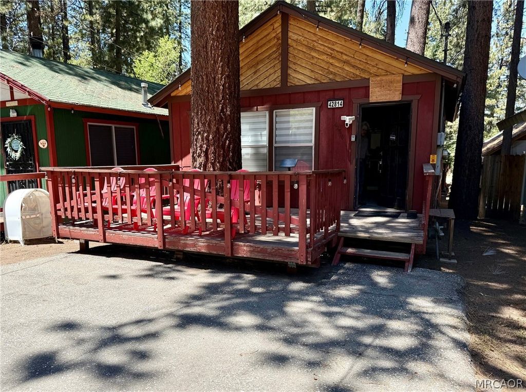Photo of 42814 Willow Avenue, Big Bear Lake, CA 92315 (MLS # 32601291)