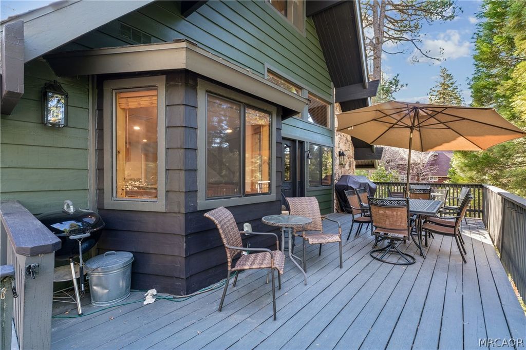 Photo of 499 Golf Course Lane, Lake Arrowhead, CA 92352 (MLS # 32600529)