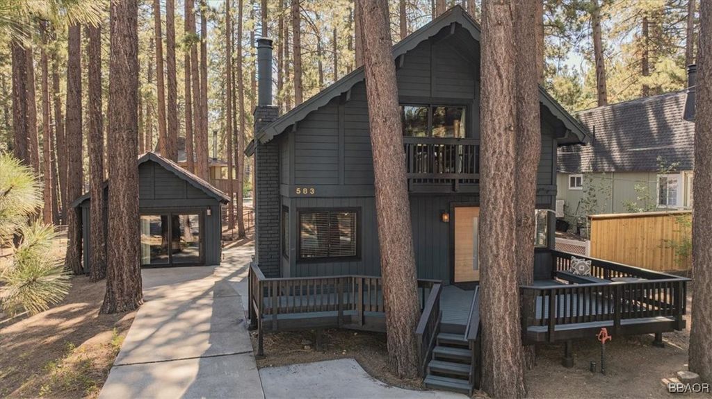 Photo of 583 Ponderosa Drive, Big Bear Lake, CA 92315 (MLS # 32502103)