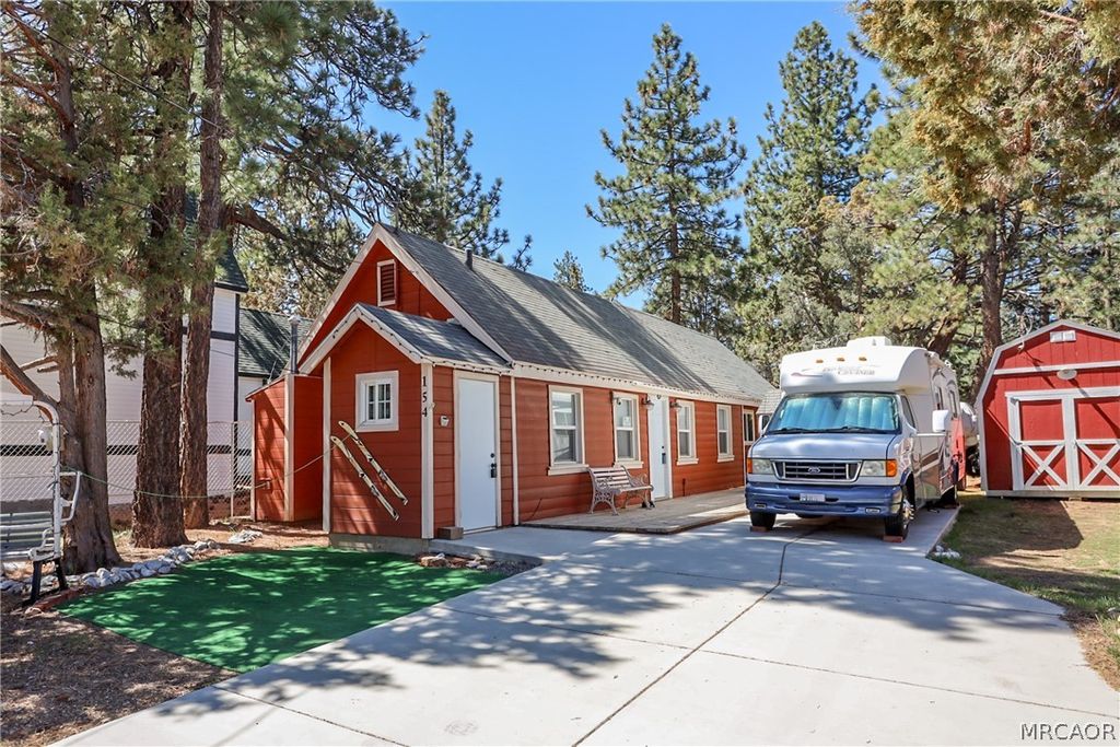 Photo of 154 Leonard Lane, Sugarloaf, CA 92386 (MLS # 32600603)