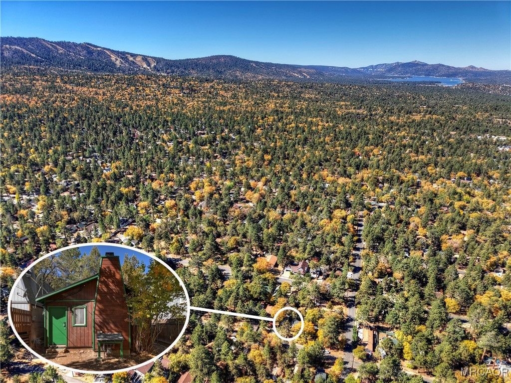 Photo of 402 Highland Lane, Sugarloaf, CA 92386 (MLS # 32502523)