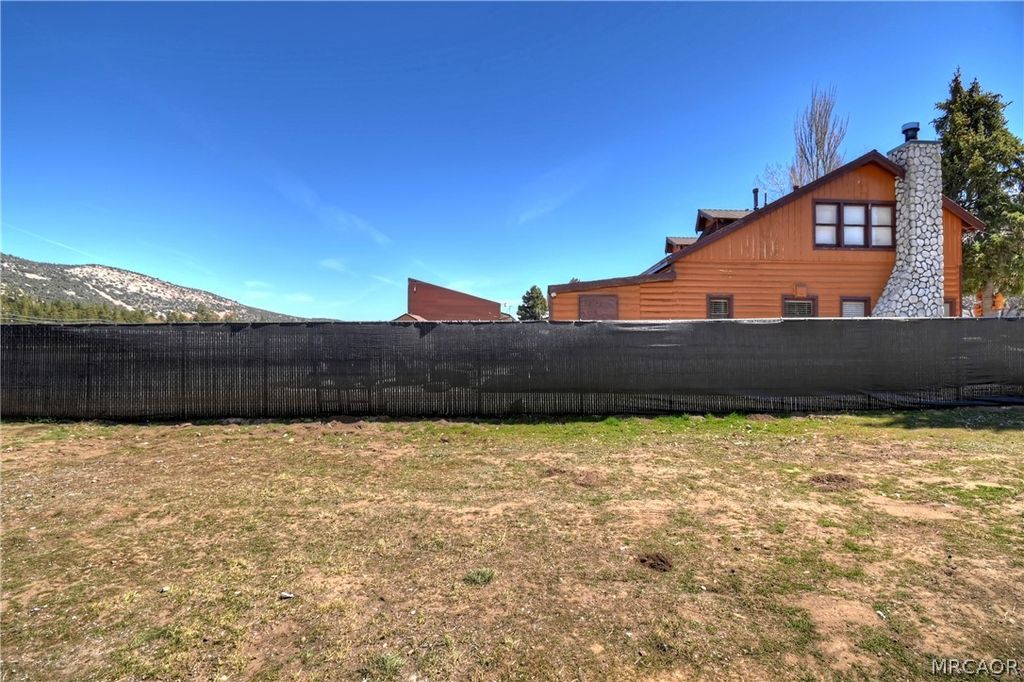 Photo of 925 W Fairway Boulevard, Big Bear City, CA 92314 (MLS # 32600537)