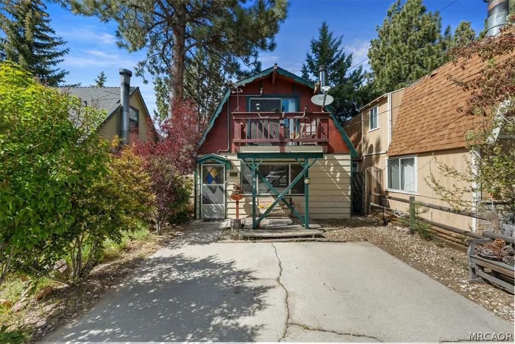 Photo of 1123 W Aeroplane Boulevard, Big Bear City, CA 92314 (MLS # 32600898)