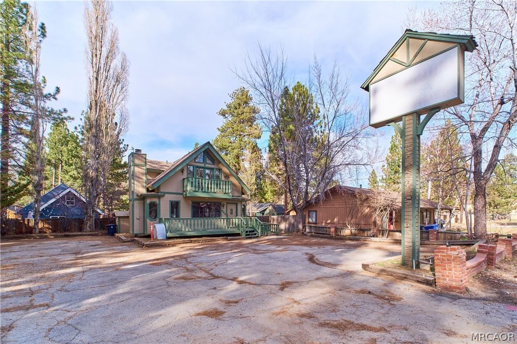 Photo of 805 W Big Bear Blvd Boulevard, Big Bear City, CA 92314 (MLS # 32600581)