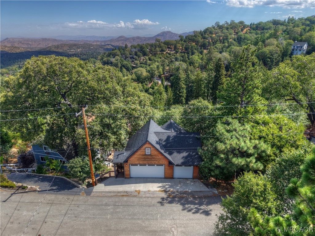 Photo of 1219 Klondike Drive, Lake Arrowhead, CA 92352 (MLS # 32502228)