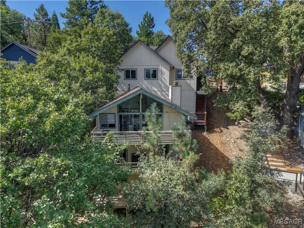 Photo of 1219 Klondike Drive, Lake Arrowhead, CA 92352 (MLS # 32502228)