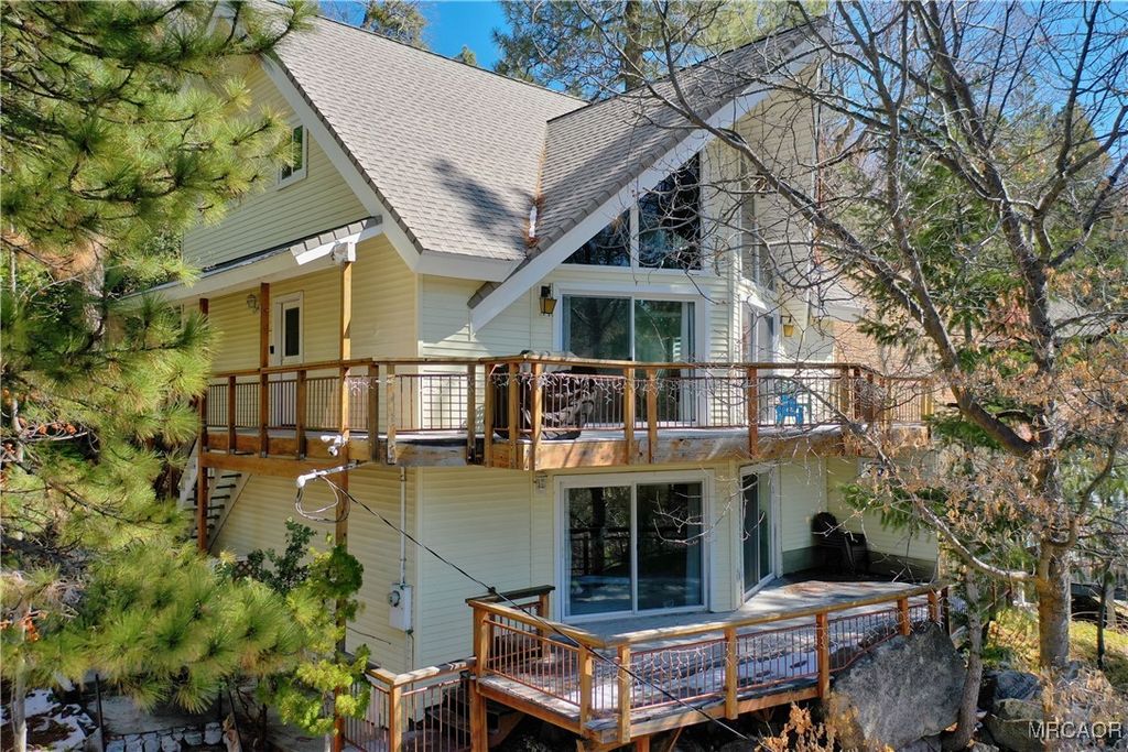 Photo of 27622 W Shore Road, Lake Arrowhead, CA 92352 (MLS # 32502461)