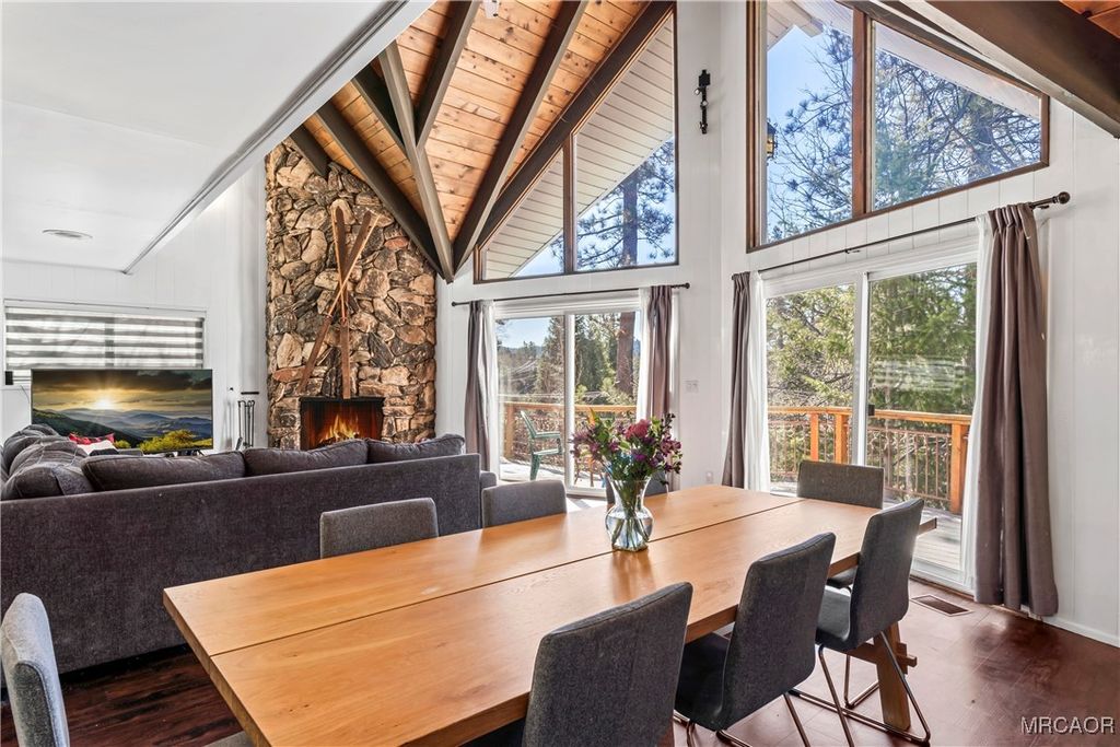 Photo of 27622 W Shore Road, Lake Arrowhead, CA 92352 (MLS # 32502461)