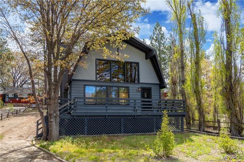 Photo of 725 Temple Lane, Big Bear Lake, CA 92315 (MLS # 32502655)