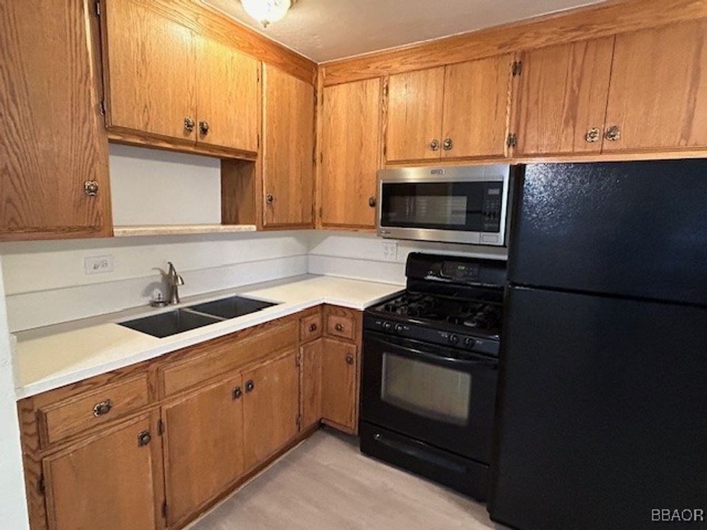 Photo of 42769 La Cerena Avenue, Big Bear Lake, CA 92315 (MLS # 32500203)