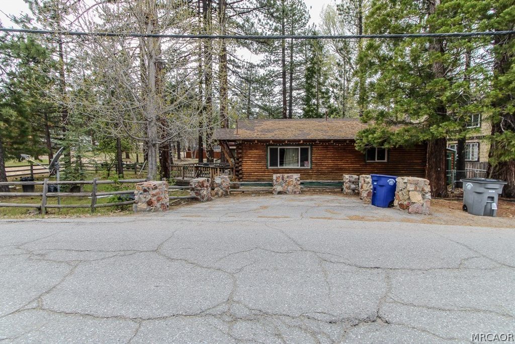 Photo of 39438 Ruby Lane, Big Bear Lake, CA 92315 (MLS # 32600991)