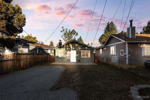 Photo of 972 Pinon Lane, Big Bear City, CA 92314 (MLS # 32502560) Photo of 972 Pinon Lane, Big Bear City, CA 92314 (MLS # 32502560)