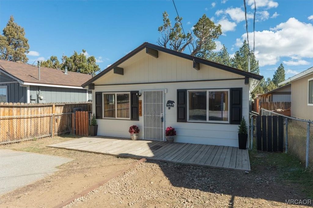Photo of 972 Pinon Lane, Big Bear City, CA 92314 (MLS # 32502560)